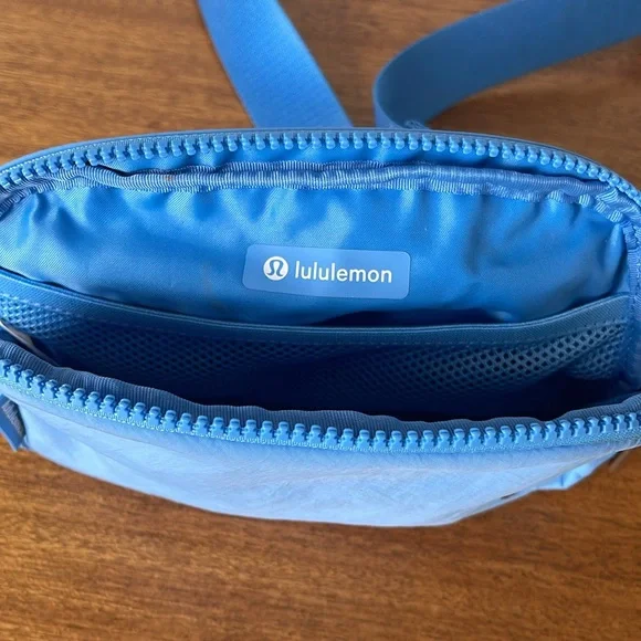 Lululemon Cross Body bag - Picture 4 of 4